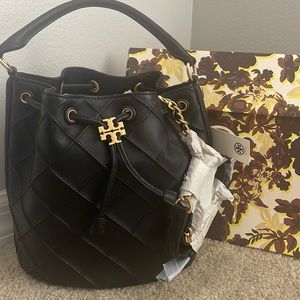 Tory Burch Fleming soft large bucket bag NWT!
